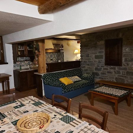 La Taverna Alloggio Ad Uso Turistico - Vda -Sarre - Cir- 0073 Aosta Exterior photo