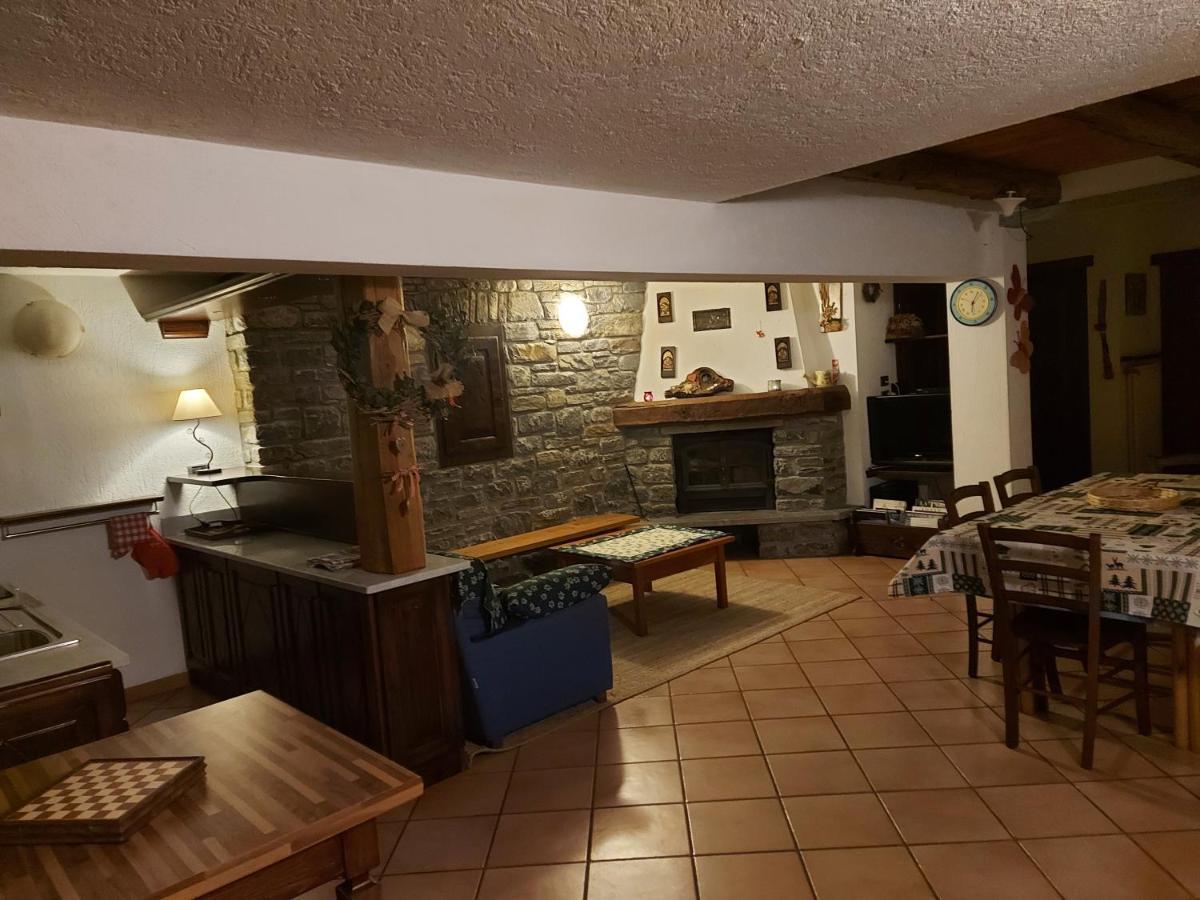 La Taverna Alloggio Ad Uso Turistico - Vda -Sarre - Cir- 0073 Aosta Exterior photo